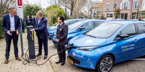 105 koning-bij-lancering-we-drive-solar